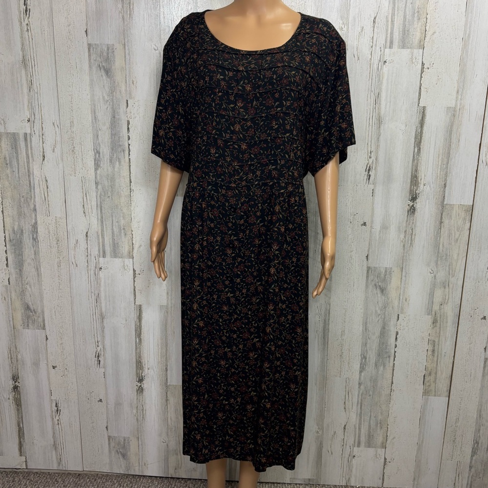 Erika II Studio Vintage Black Floral Plus Size Short-Sleeve Dress